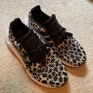 Black & white leopard adidas sneakers size 6 EUC